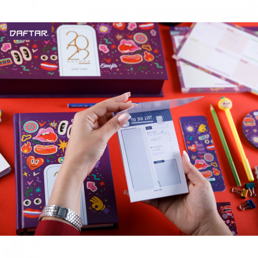 صندوق أجندة سنة 2022 بتصميم مزخرف بالأبيض+ صندوق بتصميم باللون البنفسجي من دفتر