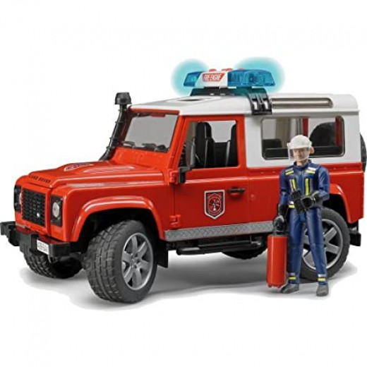 سيارة إطفاء لاند روفر مع رجل إطفاء من برندير