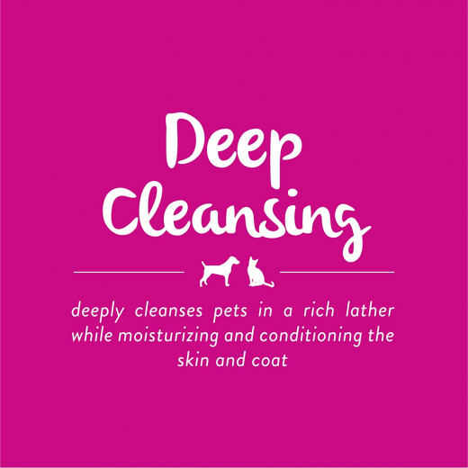 TropiClean Dogs and Cats Deep Cleansing Shampoo, Berry and Coconut Scent, 355 ml