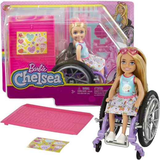 باربي - دمية تشيلسي على الكرسي المتحرك - فستان الحلوى